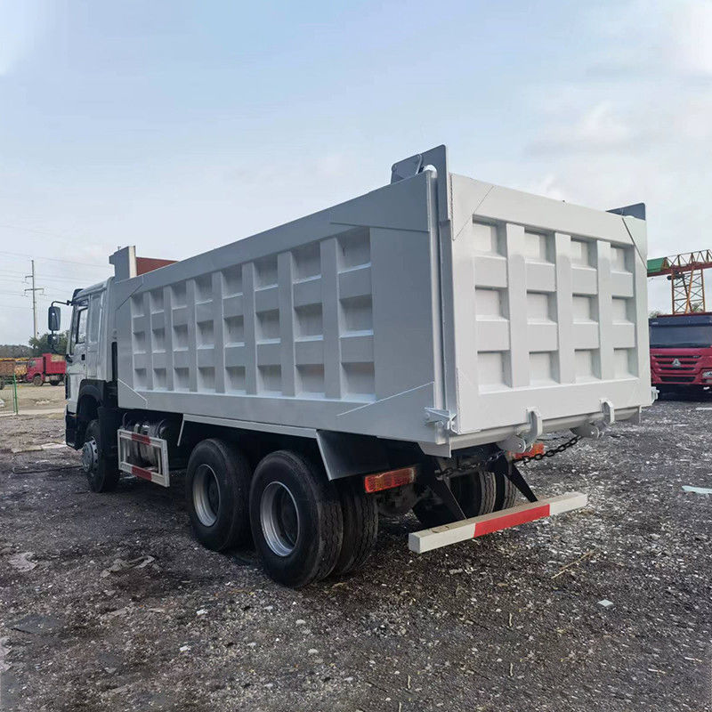 Capacité du réservoir de carburant de 300 à 400 litres Camion de décharge à 6x4 10 roues utilisé avec des normes élevées rénovées