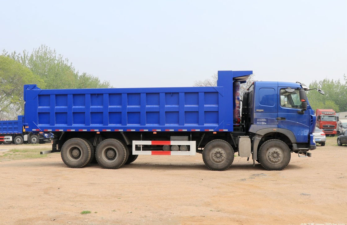 HOWO 440 ch 8x4 camion-chargeuse d'occasion avec une capacité de charge de 30 tonnes et un réservoir de cargaison de 7,6x2,35x1,5 m