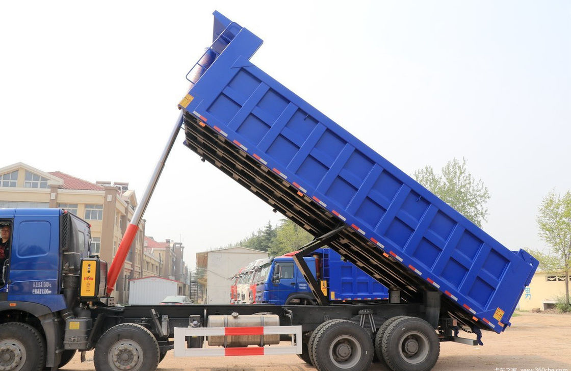 HOWO 440 ch 8x4 camion-chargeuse d'occasion avec une capacité de charge de 30 tonnes et un réservoir de cargaison de 7,6x2,35x1,5 m