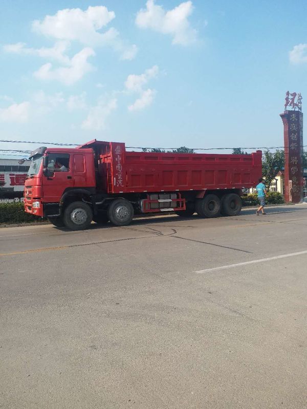 Howo 8x4 371hp 50 tonnes Euro 2 Conduire une camionnette à ordures d'occasion