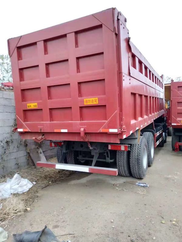Howo 8x4 371hp 50 tonnes Euro 2 Conduire une camionnette à ordures d'occasion
