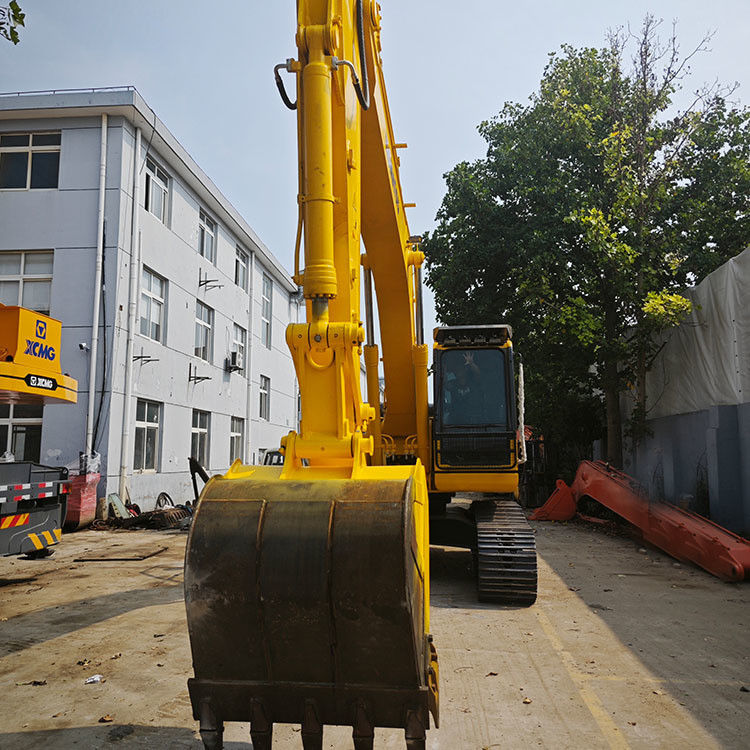 Excavateur de 5 tonnes Komatsu PC200 avec 0 à 2000 heures de travail et puissance nominale de 257/1900kw/rpm