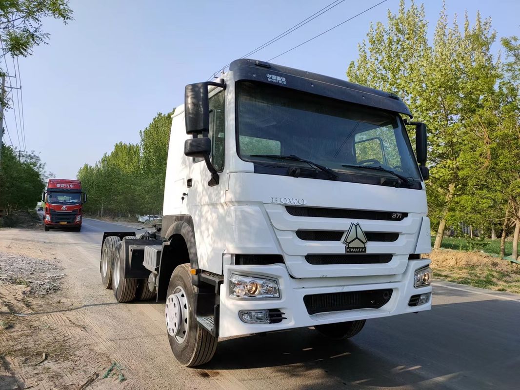 300Ltr réservoir de carburant Sinotruk Howo 6x4 tracteur à traction intégrale