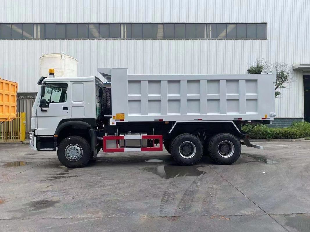 Camion à bascule Sinotruk Howo 6*4 d'occasion avec moteur WEICHAI et bonne dimension du réservoir de chargement