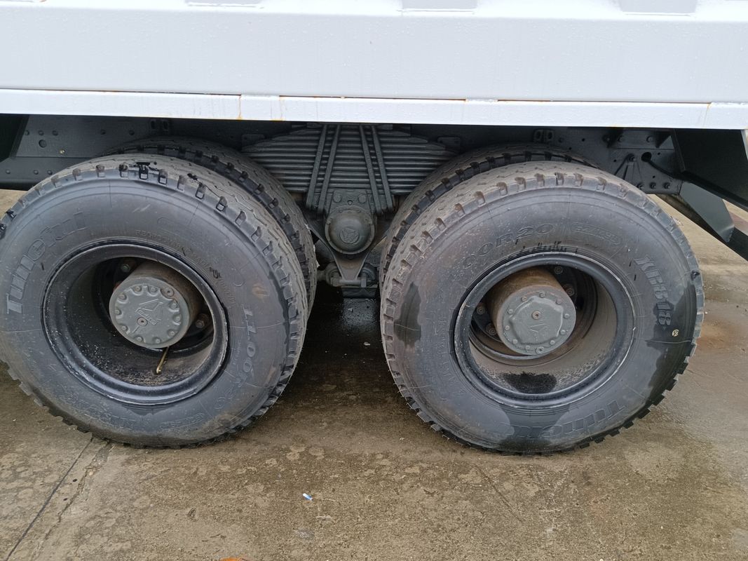Camion à bascule Sinotruk Howo 6*4 d'occasion avec moteur WEICHAI et bonne dimension du réservoir de chargement