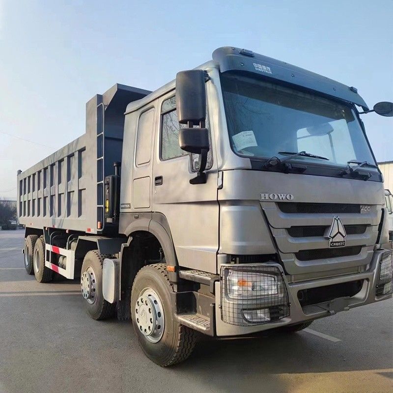 10 Changement vers l'avant 2023 Sinotruk Howo 8x4 camion à bascule camion à décharge avec moteur lourd