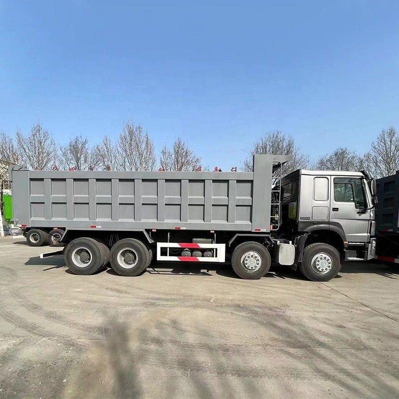 10 Changement vers l'avant 2023 Sinotruk Howo 8x4 camion à bascule camion à décharge avec moteur lourd