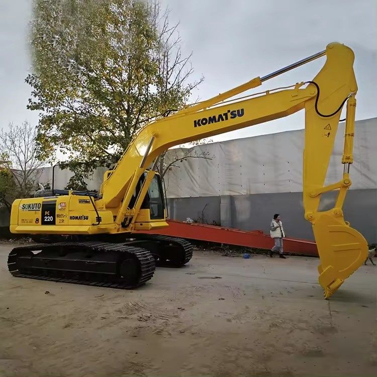 Excavateur Komatsu d'occasion de 22 tonnes PC200-8 30 tonnes Excavateur rampant CAT 320d pour le marché