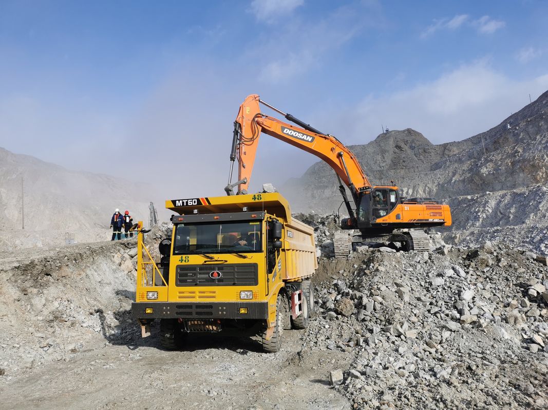 2 Traction arrière MT60 MT86 MT106 Camion minier 6X4 Charge utile de 60 à 70 tonnes