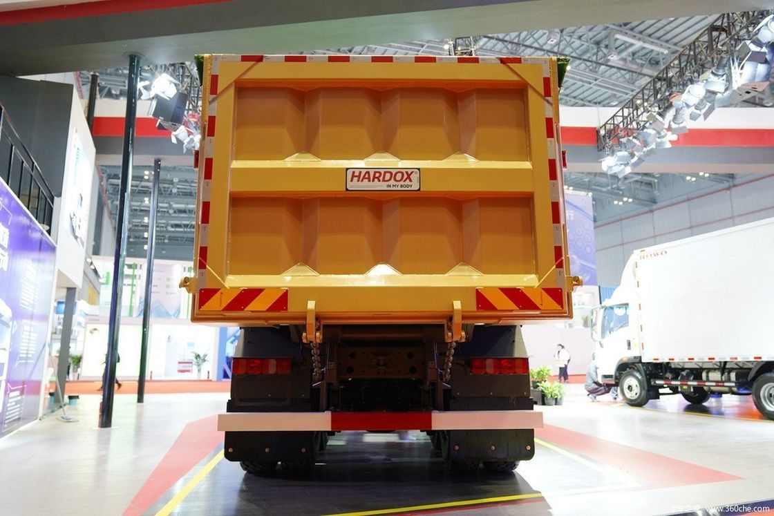 24 mètres cubes camion-déchargeur pour Sinotruck Howo 12 roues Euro 5 Rhd 50 tonnes 8x4