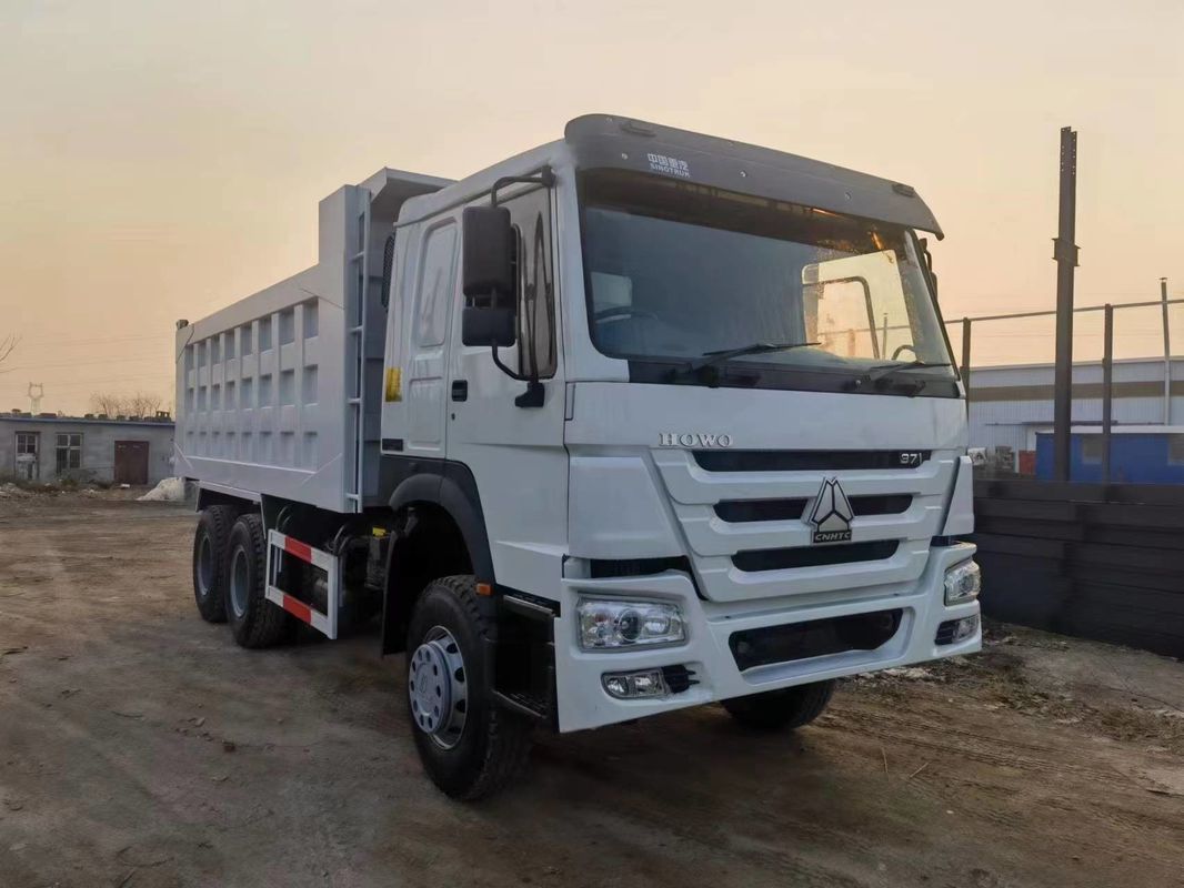 371 ch Camion à décharge blanc à couple maximal Nm 1500-2000Nm Poids brut du véhicule ≥ 30 T