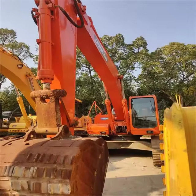 Excavatrice à rampe de 14 tonnes à prix abordable avec un entretien simple et une capacité de seau de 0,35 m3