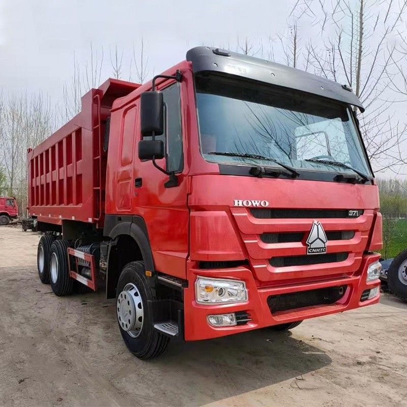 Fabriqué par Sinotruk Howo 6x4 camion de décharge avec 2 numéros de changement en arrière et 350Ltr réservoir de carburant