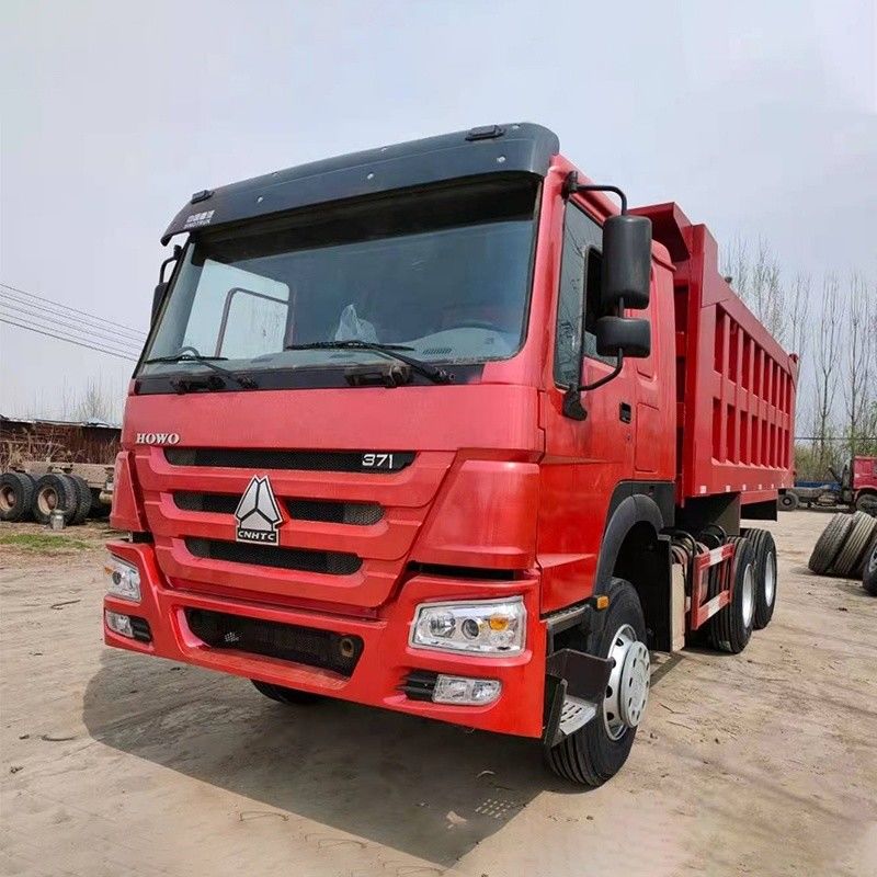 Fabriqué par Sinotruk Howo 6x4 camion de décharge avec 2 numéros de changement en arrière et 350Ltr réservoir de carburant