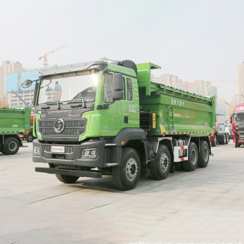 Chauffeur de décharge Shacman 8x4 d'occasion sans ESC et capacité de réservoir de carburant 300-400L