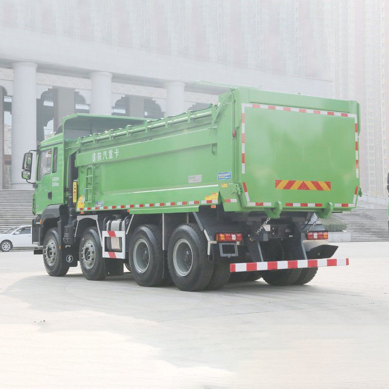Chauffeur de décharge Shacman 8x4 d'occasion sans ESC et capacité de réservoir de carburant 300-400L