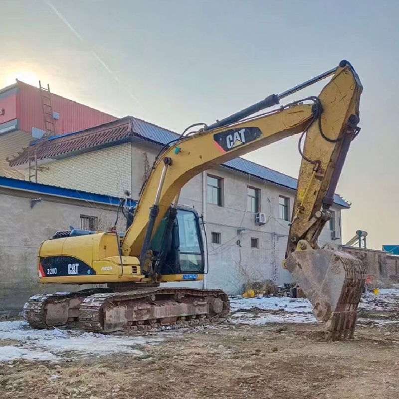 Excavateur Cat 320D2 d'occasion avec réservoir de carburant de 410 litres et 20 tonnes de tonnage en bon état