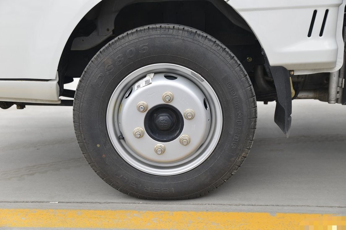 Utilisé Dongfeng W17 102hp Volant à main gauche 2 sièges 2 airbags rangée unique 4*2 camion de décharge léger