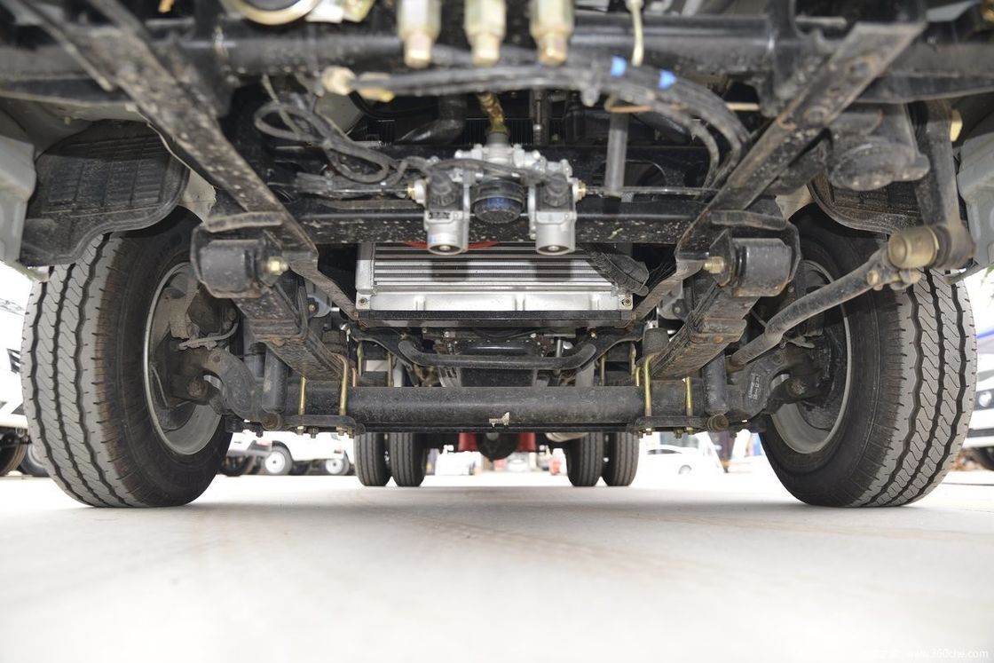 Utilisé Dongfeng W17 102hp Volant à main gauche 2 sièges 2 airbags rangée unique 4*2 camion de décharge léger