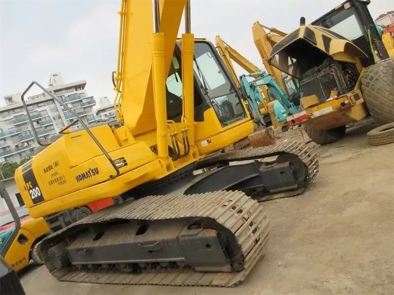 Excavateur d'occasion de 20 tonnes Komatsu PC200 avec 2000 heures de travail et un seau de 0,9CBM