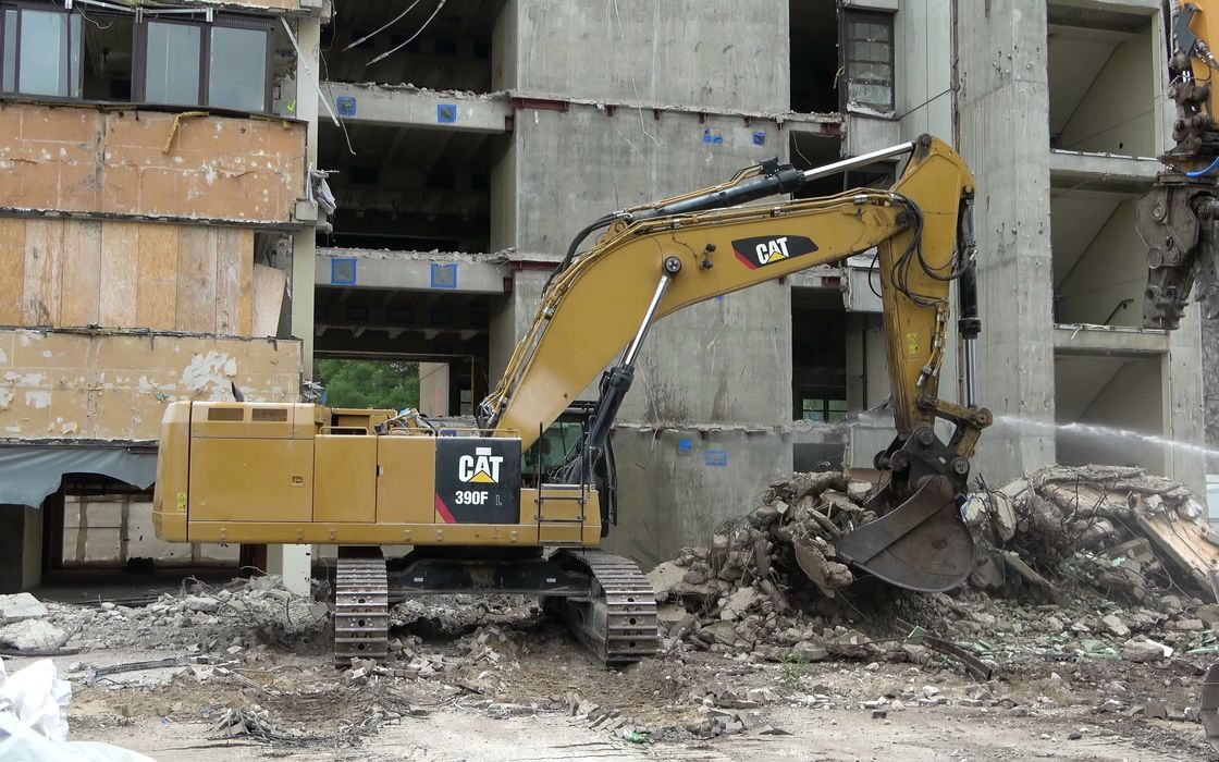 Excavateur de chat 390D à prix abordable avec un poids de 90250 kg et une capacité de seau de 0,45 m3