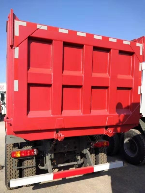 10 Pneus Sinotruk HOWO 6*4 Camion à décharge à bascule de 371 ch pour le transport du sable de pierre