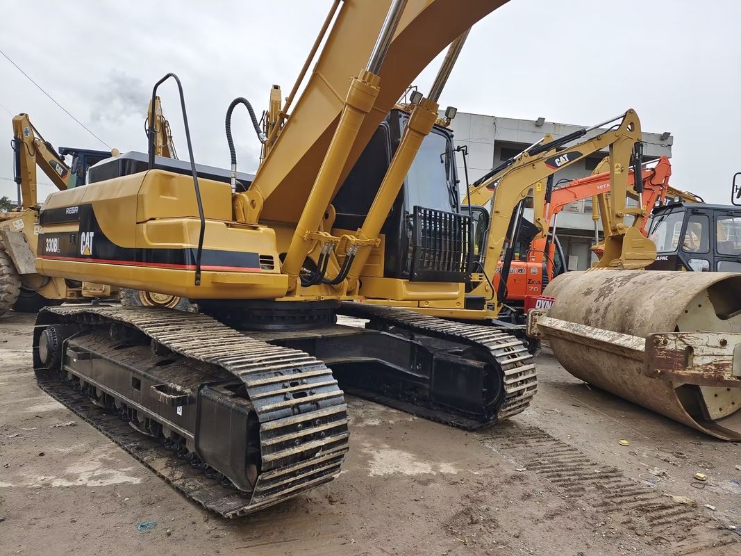 Excavateur de 30 tonnes Excavateur hydraulique à rouleaux usé CAT 330B avec capacité de seau de 2,1 m3