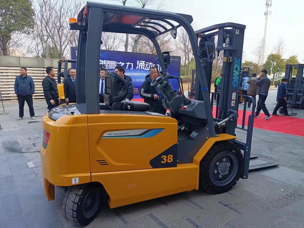 Un chariot élévateur de 3,8 tonnes utilisé avec de bonnes performances et une hauteur de 2540 mm à un prix abordable