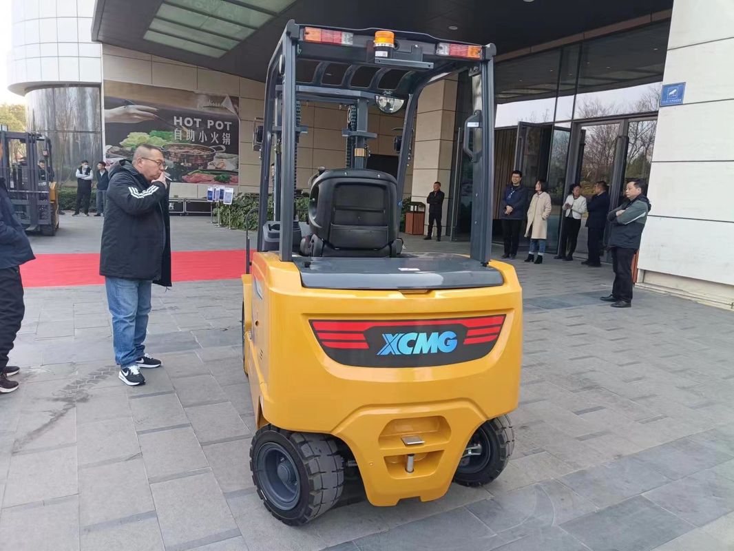 Un chariot élévateur de 3,8 tonnes utilisé avec de bonnes performances et une hauteur de 2540 mm à un prix abordable