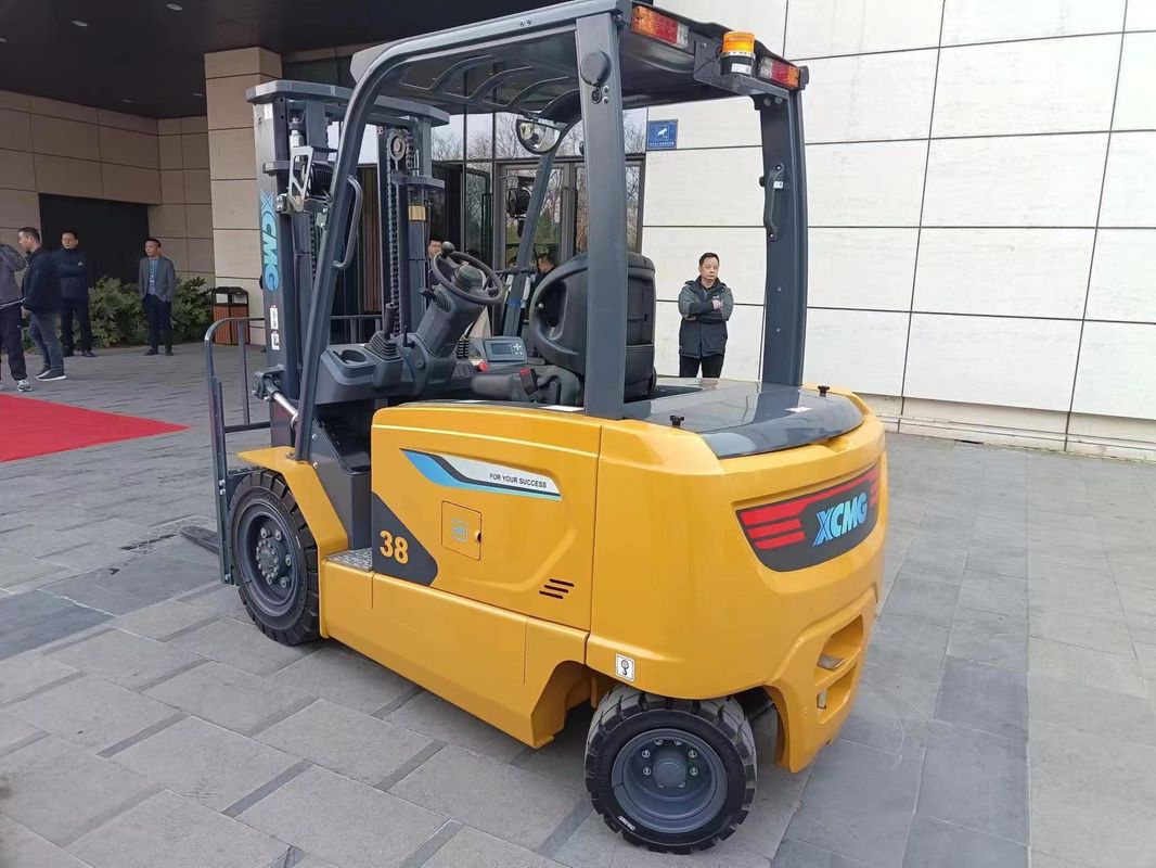 Un chariot élévateur de 3,8 tonnes utilisé avec de bonnes performances et une hauteur de 2540 mm à un prix abordable