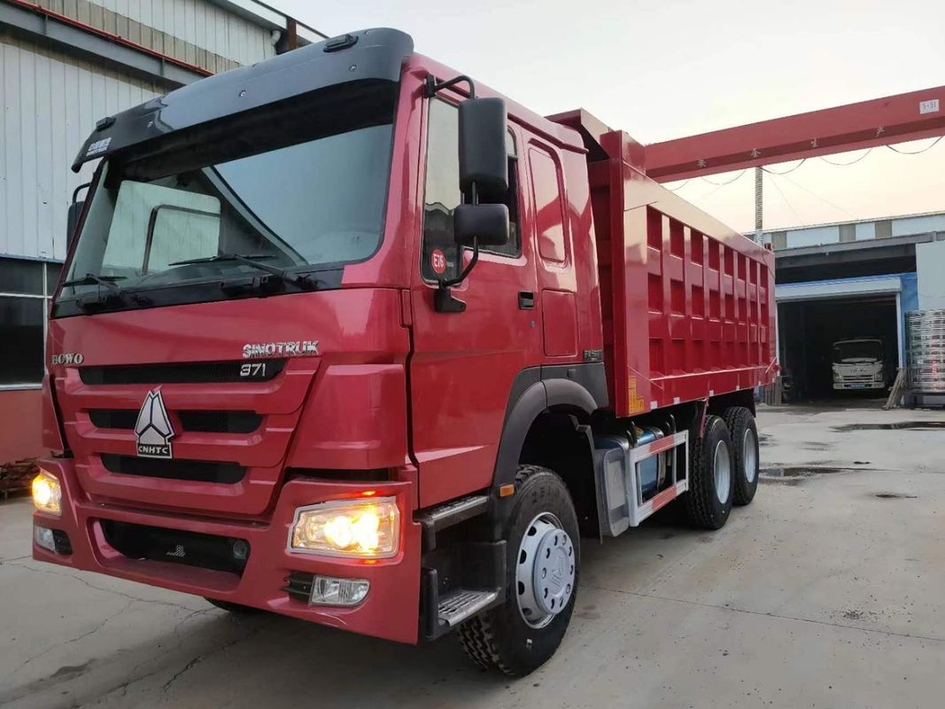 HOWO 6x4 371hp 30 tonnes Red Tipper Truck Dump Truck avec moteur WEICHAI et 3 passagers
