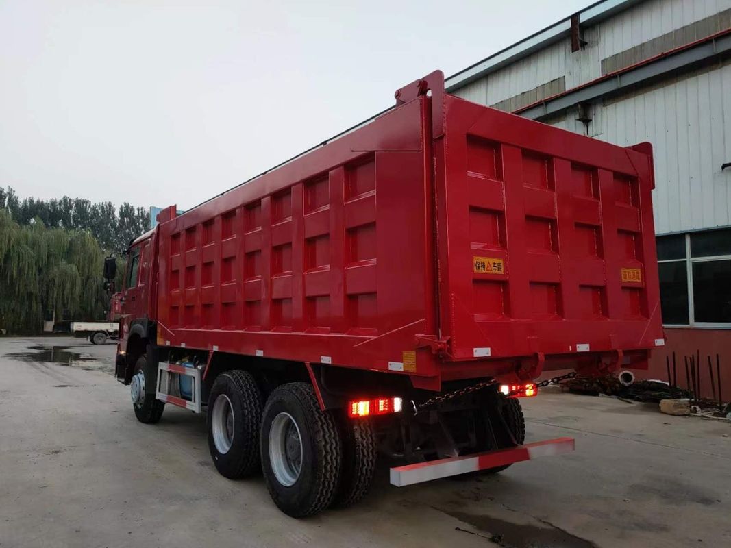HOWO 6x4 371hp 30 tonnes Red Tipper Truck Dump Truck avec moteur WEICHAI et 3 passagers