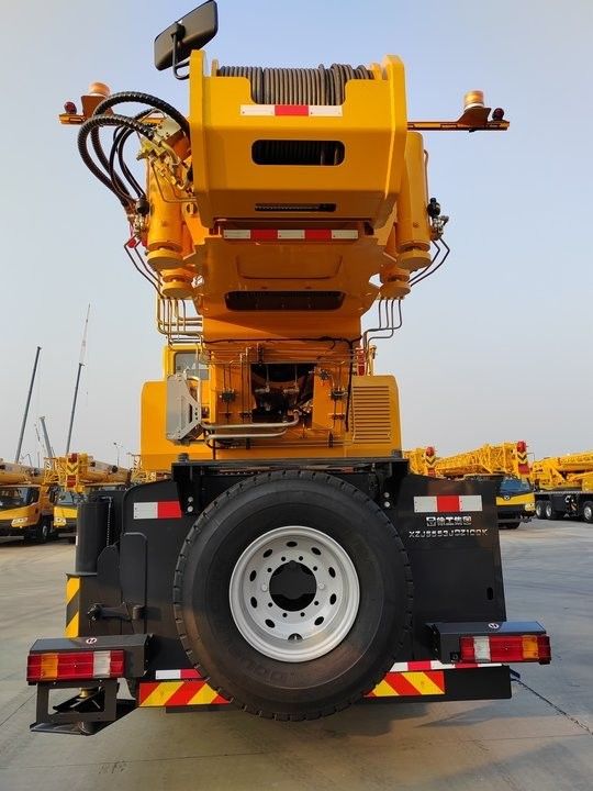 Cran mobile d'occasion de 25 tonnes QY25K5A Camion avec grue à vitesse de fonctionnement maximale de 75 km/h
