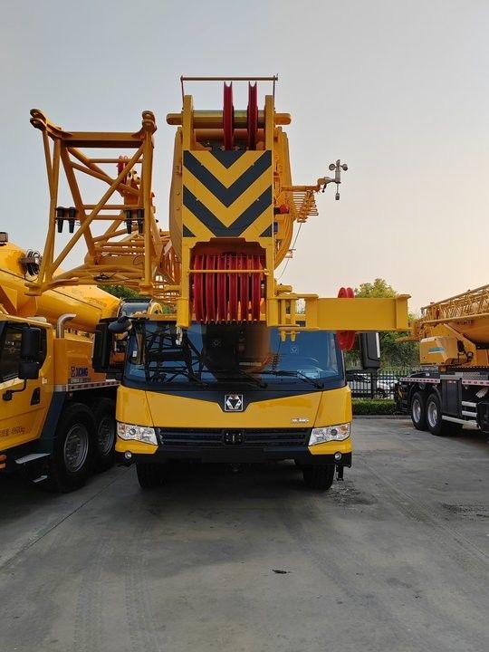 Cran mobile d'occasion de 25 tonnes QY25K5A Camion avec grue à vitesse de fonctionnement maximale de 75 km/h