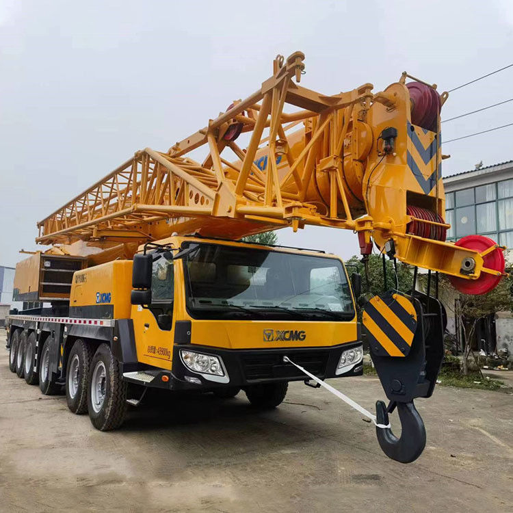 Crane mobile de 100 tonnes Crane de levage de camions d'occasion à vitesse de fonctionnement maximale de 75 km/h