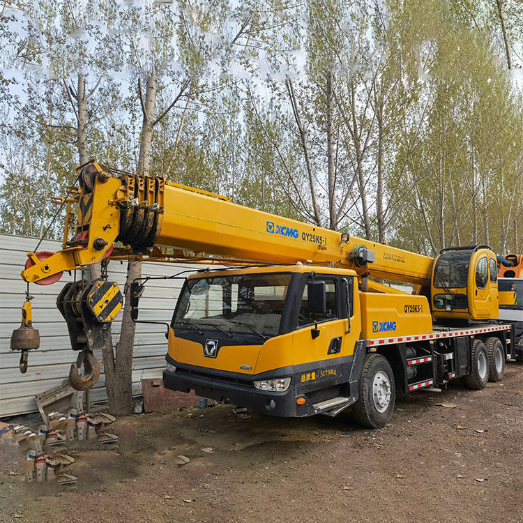 Crane mobile de 100 tonnes Crane de levage de camions d'occasion à vitesse de fonctionnement maximale de 75 km/h