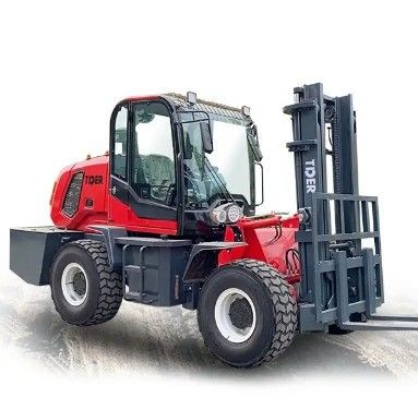 Capacité de chargement de 3000 kg, chariot élévateur TDER 4 roues motrices tout terrain équipé d'un moteur Isuzu ou Cummins EPA