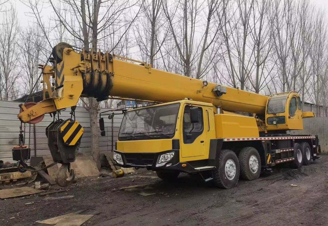 Cranes pour camions d'occasion en bon état Cran mobile à bras hydraulique pour camions 25 tonnes 50 tonnes