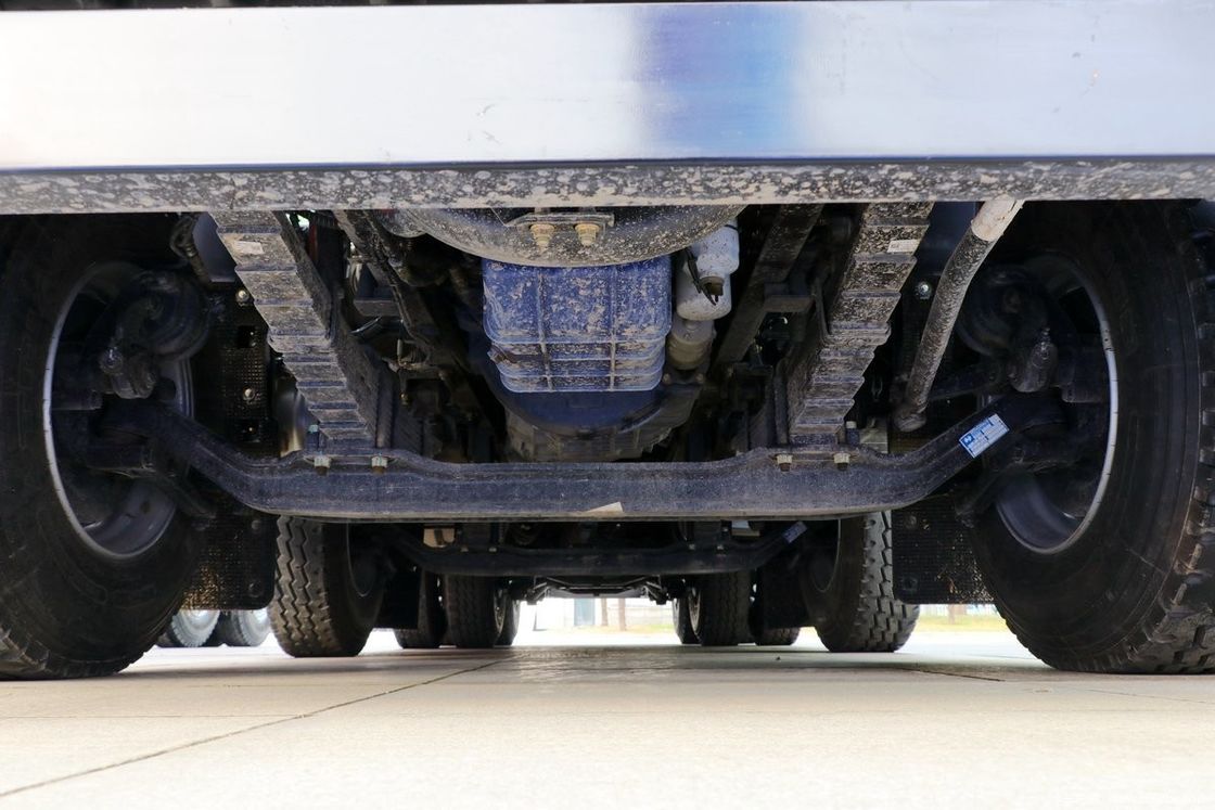 6x4 400 chevaux Shacman camion de décharge avec capacité du moteur 8L et 12.00R20 pneus 18PR