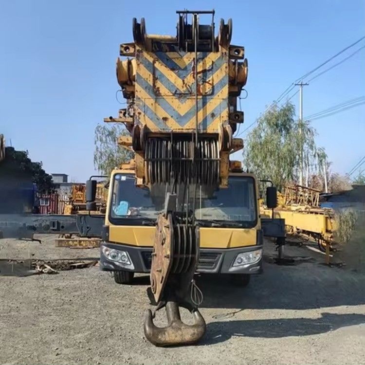 Cran télescopique tout terrain de 400 tonnes QAY400 pour le levage de marchandises de construction en extérieur