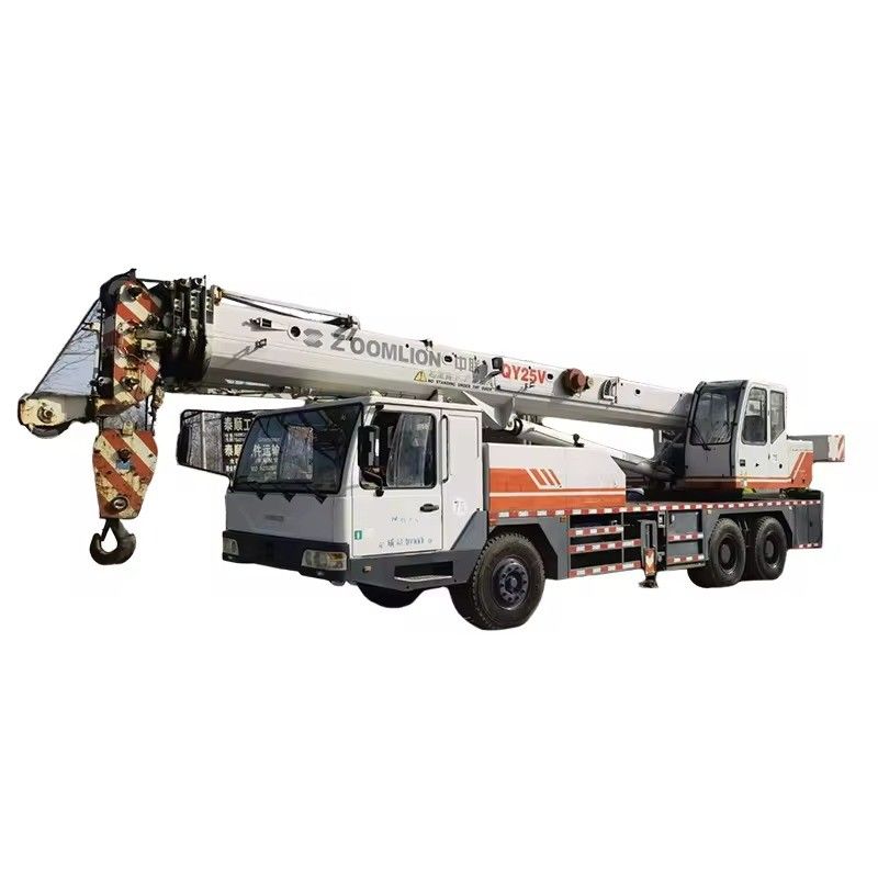 37% Grade d'escalade maximal Cran de camion mobile de 50 tonnes QY25V Zoomlion Cran de camion utilisé