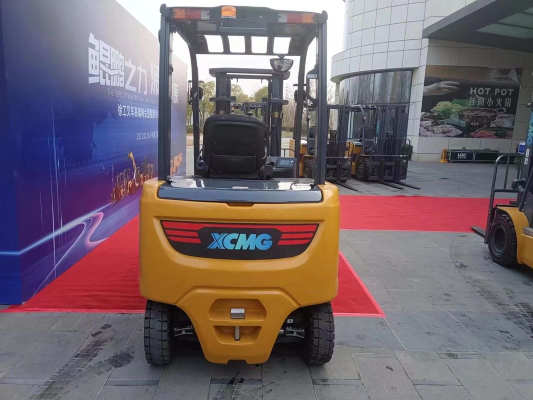 4900 kg Poids 3 tonnes Capacité de levage nominale Chariot élévateur électrique pour les besoins du client