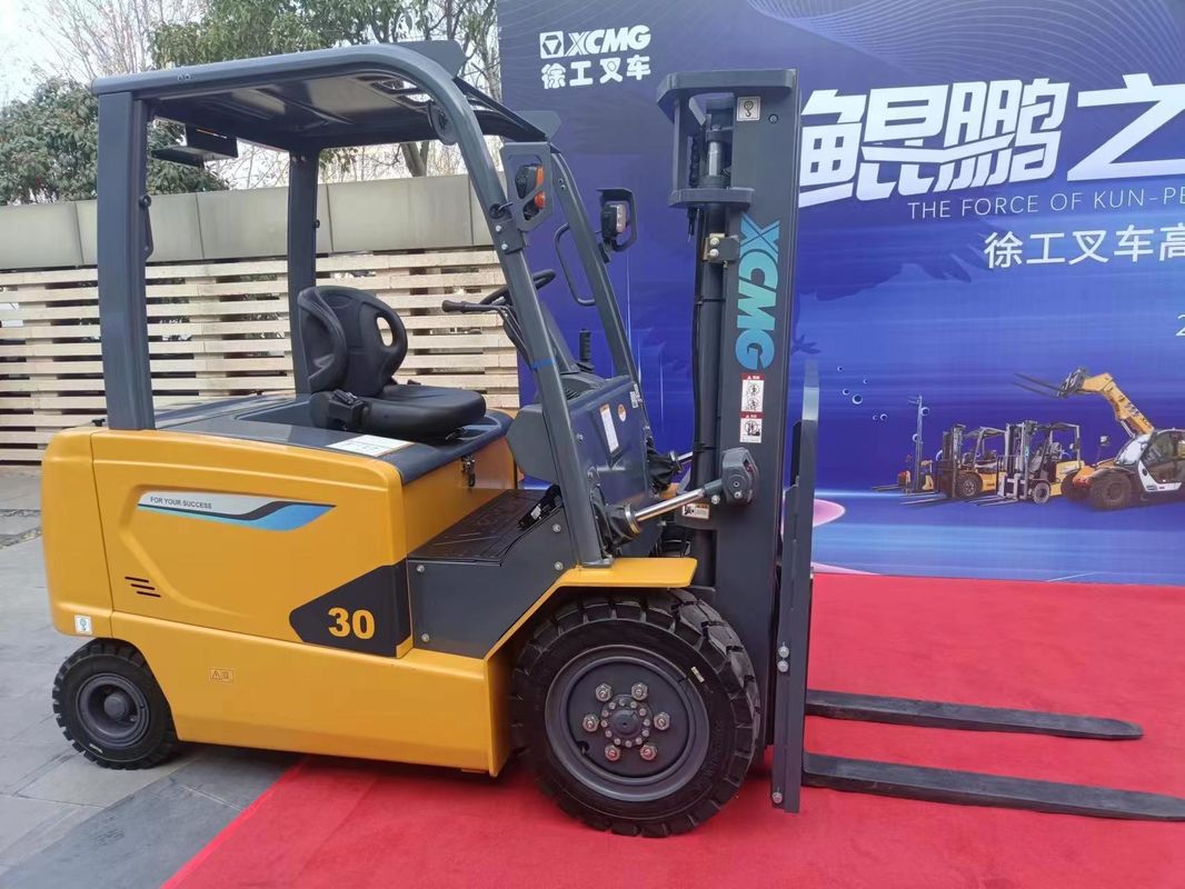 4900 kg Poids 3 tonnes Capacité de levage nominale Chariot élévateur électrique pour les besoins du client