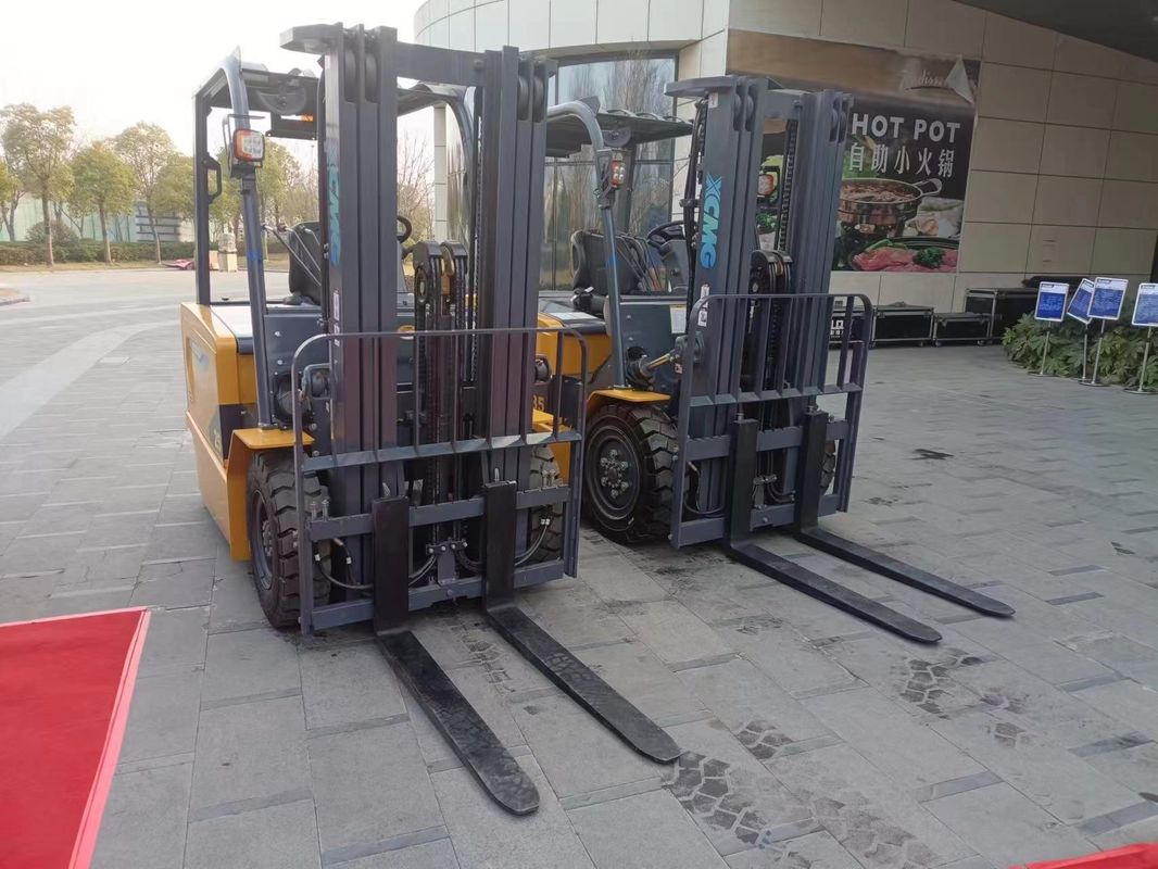 4900 kg Poids 3 tonnes Capacité de levage nominale Chariot élévateur électrique pour les besoins du client