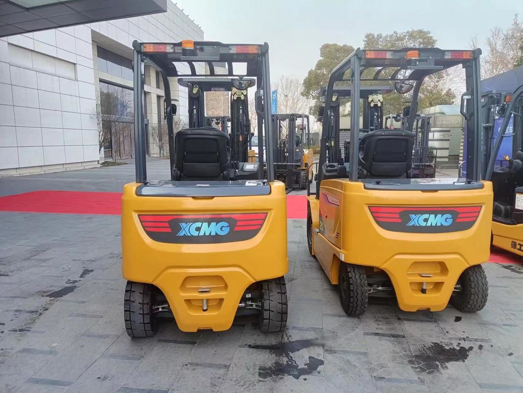 4900 kg Poids 3 tonnes Capacité de levage nominale Chariot élévateur électrique pour les besoins du client