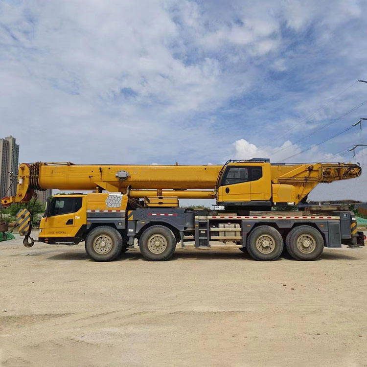 Crane mobile de 300 tonnes Zoomlion Crane pour camion utilisé 44 Max.