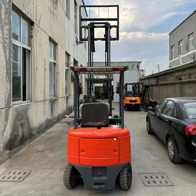 En bon état, chariot élévateur électrique de 1,5 tonne utilisé pour soulever 1500 kg à 0,4/0,6 m/s