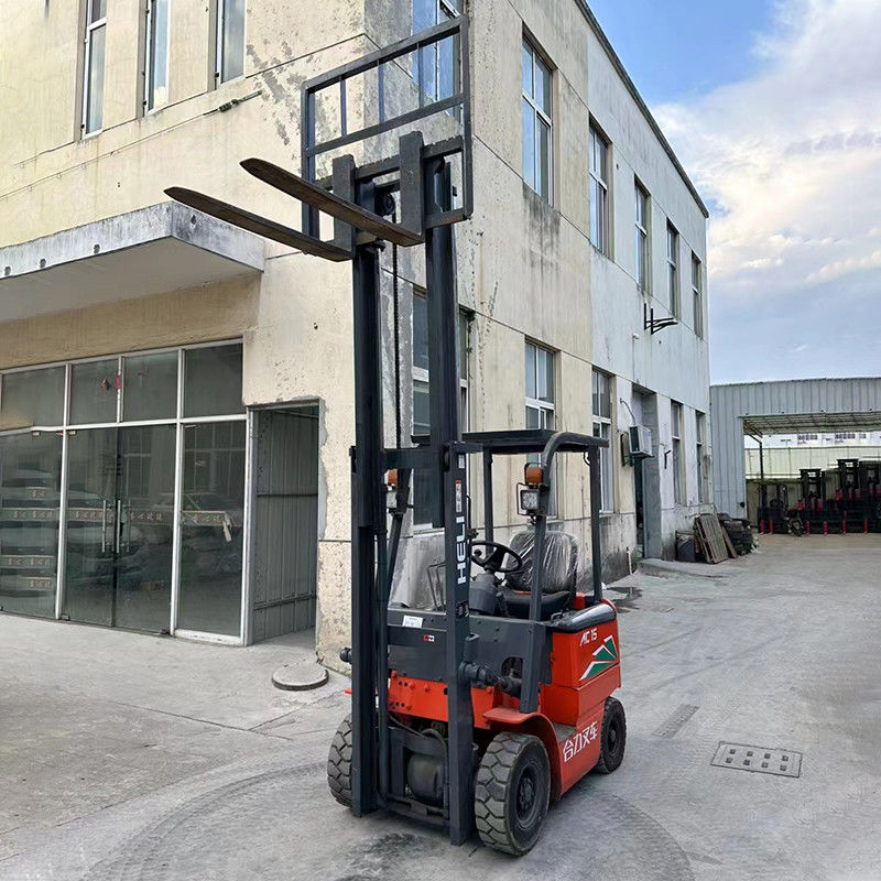 En bon état, chariot élévateur électrique de 1,5 tonne utilisé pour soulever 1500 kg à 0,4/0,6 m/s