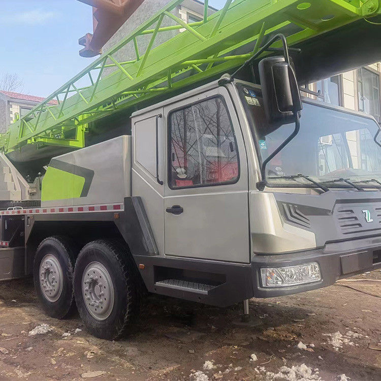 Vente de grues de camions utilisés Zoomlion ZTC700V de 70 tonnes max.