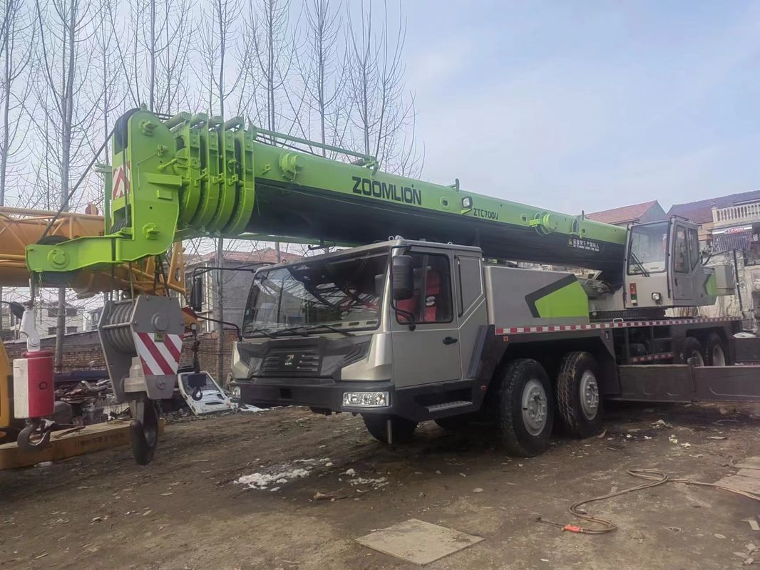 Vente de grues de camions utilisés Zoomlion ZTC700V de 70 tonnes max.